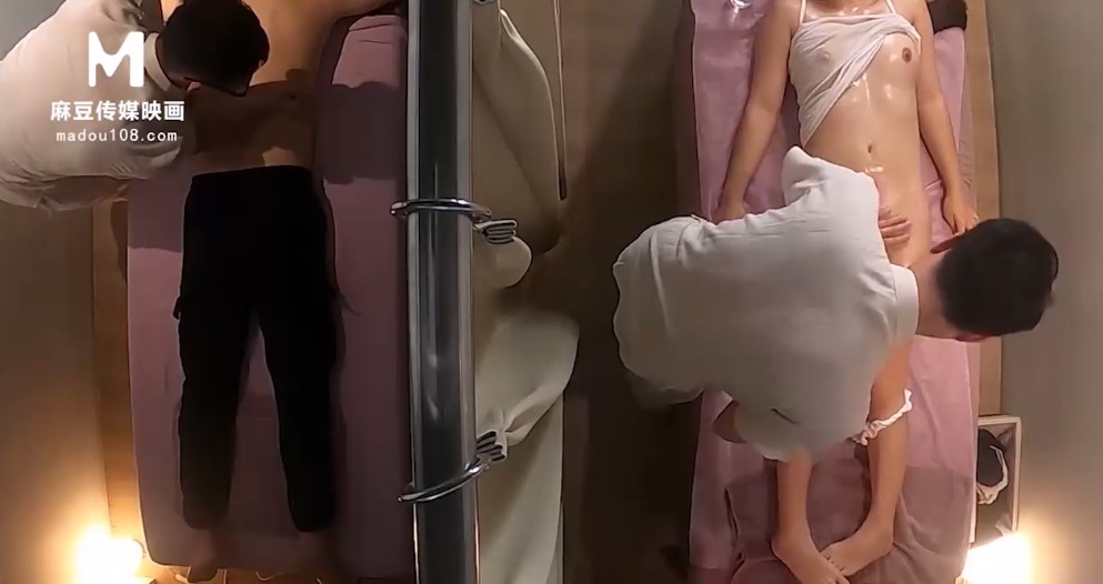 Đưa người yêu đi massage bị anh KTV chơi tét bím