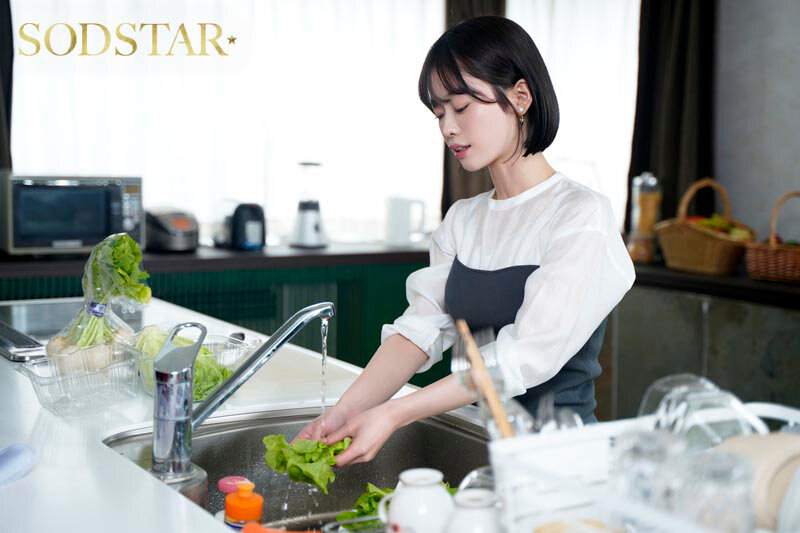 Chồng đi tập huấn xa nhà, vợ khát tình ở nhà địt nhau với anh chồng Minamo